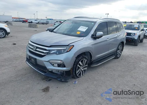2017 Honda Pilot Touring z USA, uszkodzony, nr VIN 5FNYF5H98HB045265